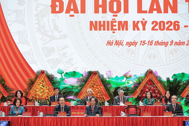 Đoàn Chủ tịch điều hành Đại hội - Ảnh: chinhphu.vn/Toàn Thắng

