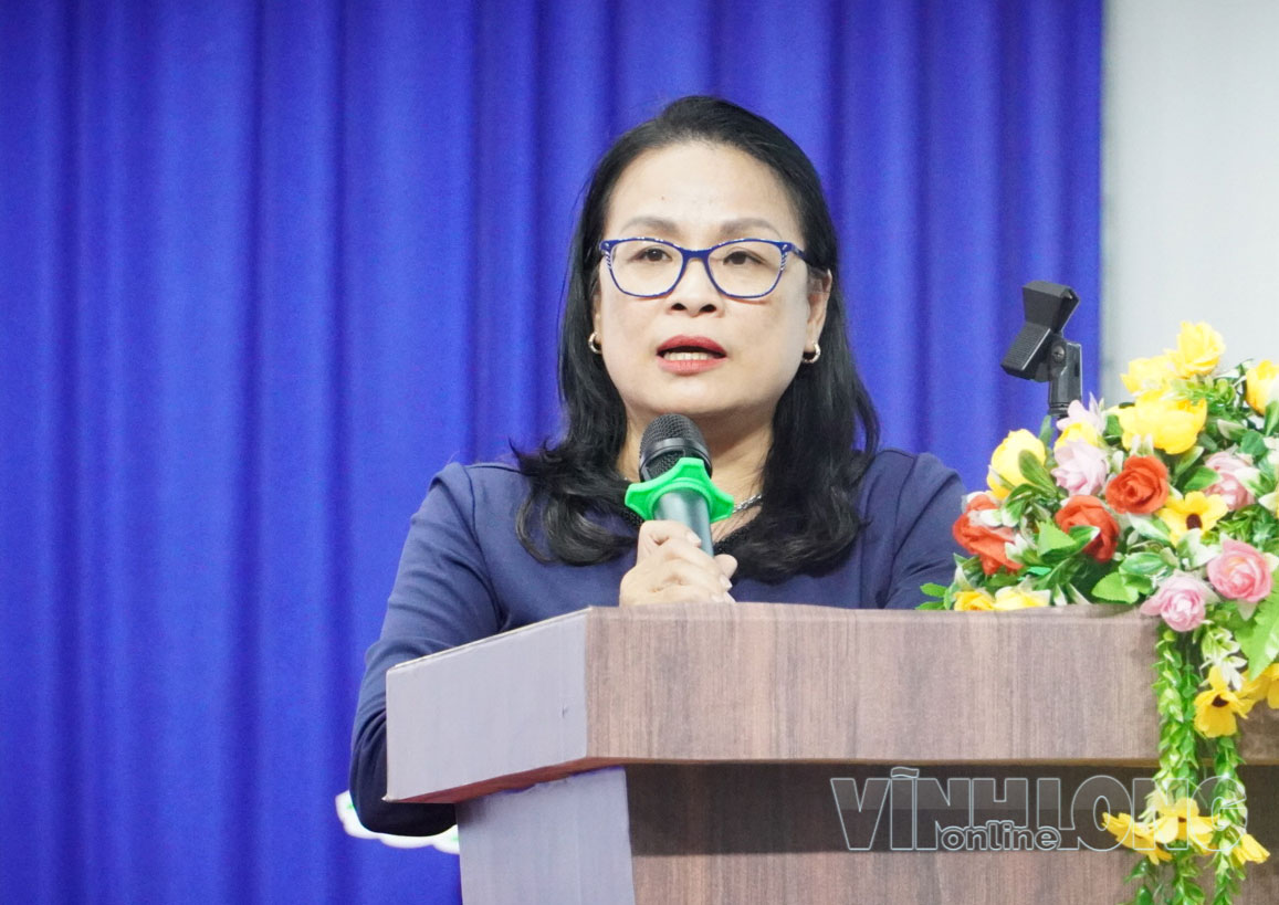 GS.TS. Ngô Thị Phương Lan - Hiệu trưởng Trường Đại học Khoa học Xã hội và Nhân văn, Đại học Quốc gia TP. Hồ Chí Minh phát biểu tại chương trình làm việc với Công ty ty TNHH Chế biến Dừa Lương Quới.