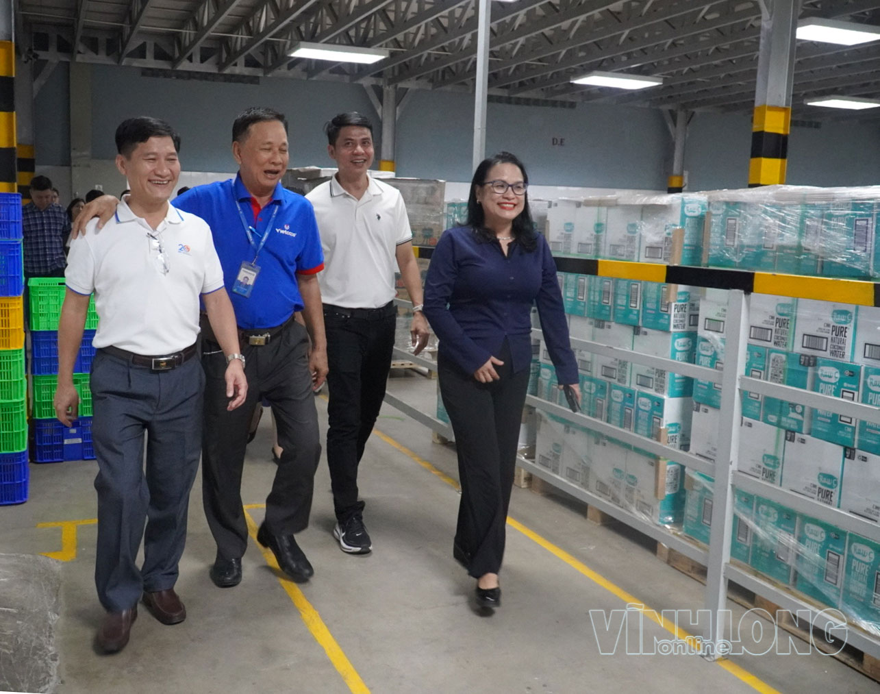 Đoàn công tác tham quan tại Công ty TNHH Chế biến Dừa Lương Quới.