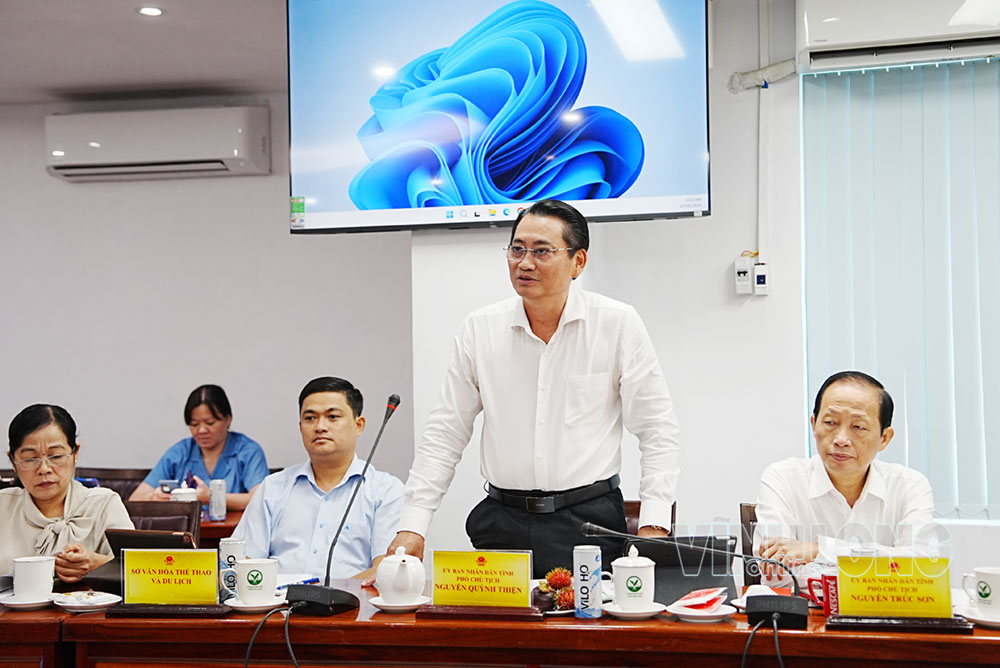 Đồng chí Nguyễn Quỳnh Thiện - Phó Chủ tịch UBND tỉnh đóng góp ý kiến.