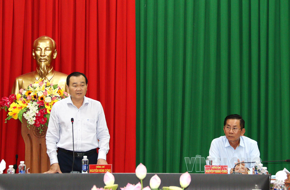 Đồng chí Nguyễn Minh Dũng- Ủy viên Dự khuyết Trung ương Đảng, Phó Bí thư Tỉnh ủy, Chủ tịch HĐND tỉnh phát biểu tại buổi làm việc.