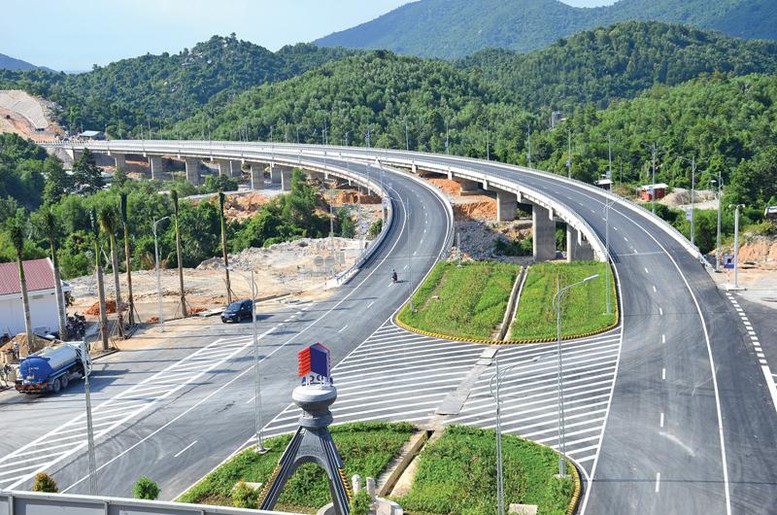 Xây dựng kết cấu hạ tầng đồng bộ nhằm đưa nước ta cơ bản trở thành nước công nghiệp theo hướng hiện đại.