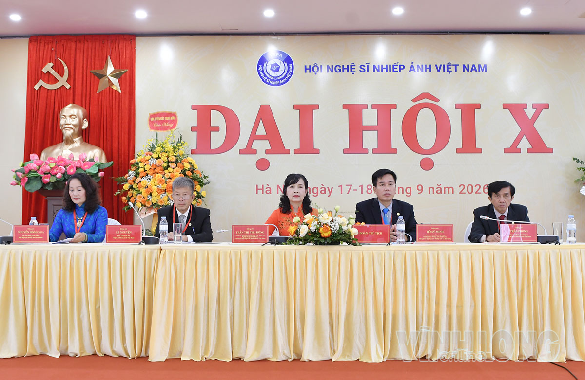 Đoàn Chủ tịch điều hành Đại hội.