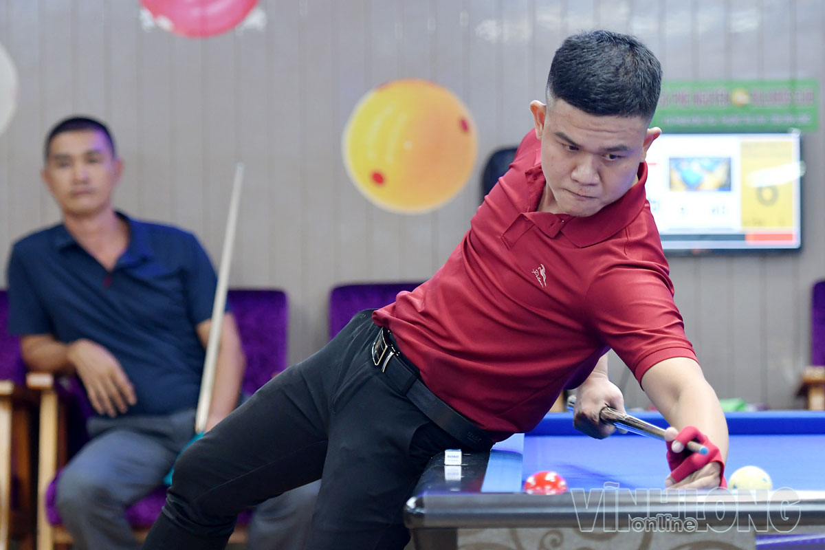 
Một động tác khó ở môn bi-da nội dung carom 3 băng.