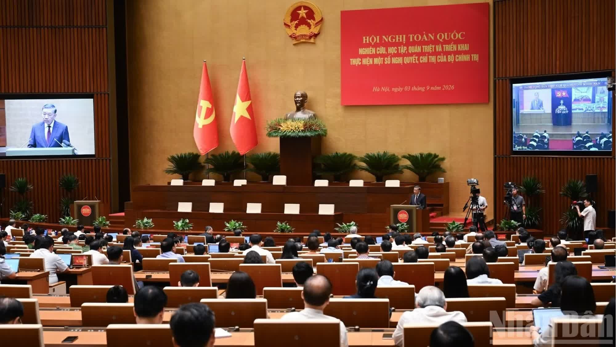 Tổng Bí thư, Chủ tịch nước Tô Lâm phát biểu chỉ đạo tại Hội nghị toàn quốc nghiên cứu, học tập, quán triệt và triển khai thực hiện một số Nghị quyết, Chỉ thị của Bộ Chính trị. (Ảnh: DUY LINH-TRẦN HẢI)

