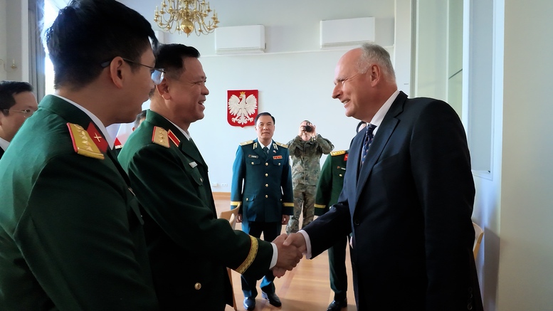 Thượng tướng Nguyễn Trường Thắng, Thứ trưởng Bộ Quốc phòng hội kiến Ngài Pawel Zalewski, Thứ trưởng Bộ Quốc phòng Ba Lan - Ảnh: BQP

