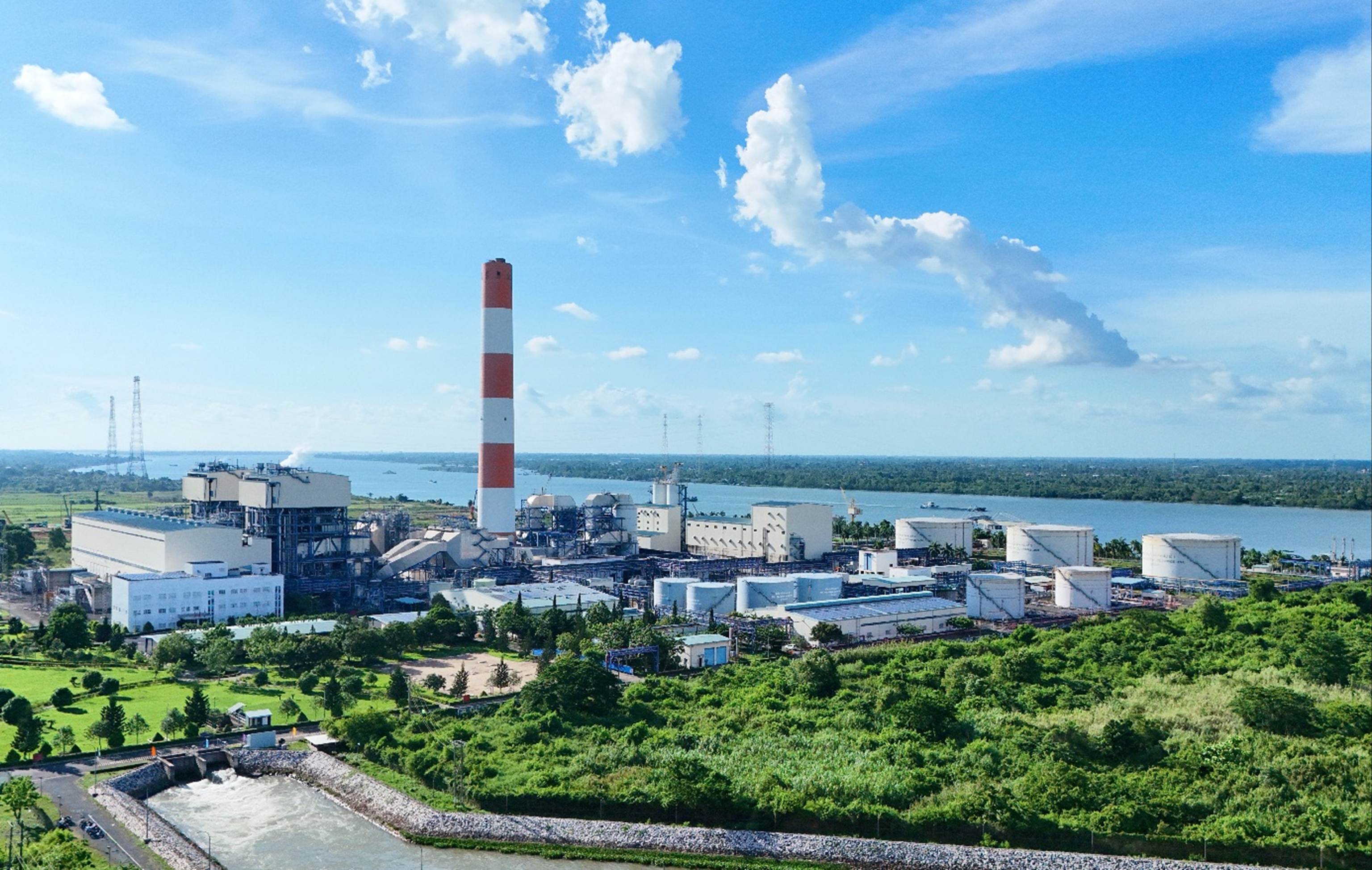 Nhà máy Nhiệt điện Ô Môn I tổng công suất 660 MW- Công ty Nhiệt điện Cần Thơ.