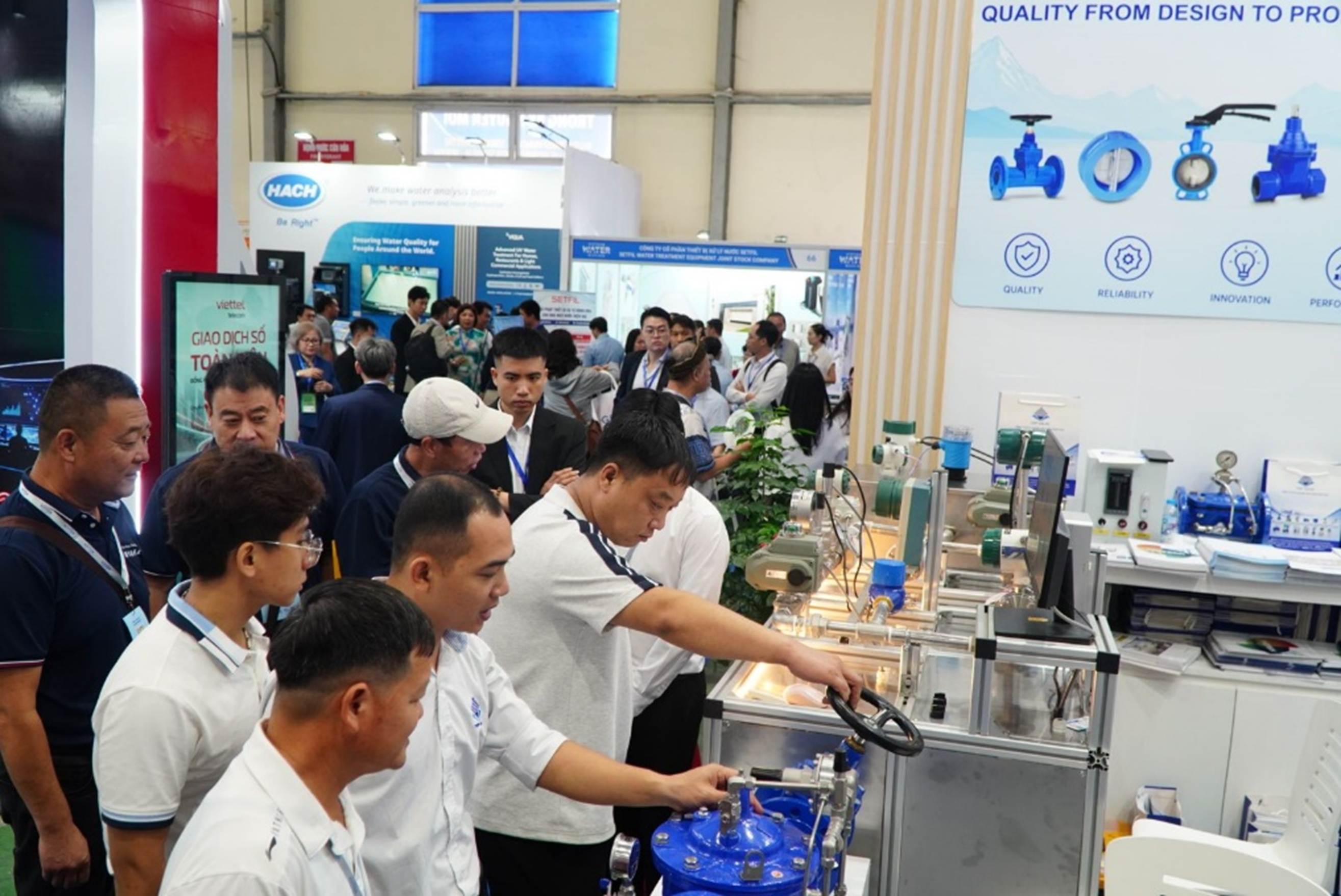 Tuần lễ ngành Nước Việt Nam thu hút sự tham gia của 180 tổ chức, 
doanh nghiệp đến từ 20 quốc gia và vùng lãnh thổ.
