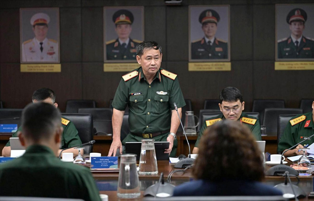 
Thiếu tướng Nguyễn Tùng Hưng - Phó Tư lệnh Bộ Tư lệnh 86 phát biểu tại buổi làm việc.
