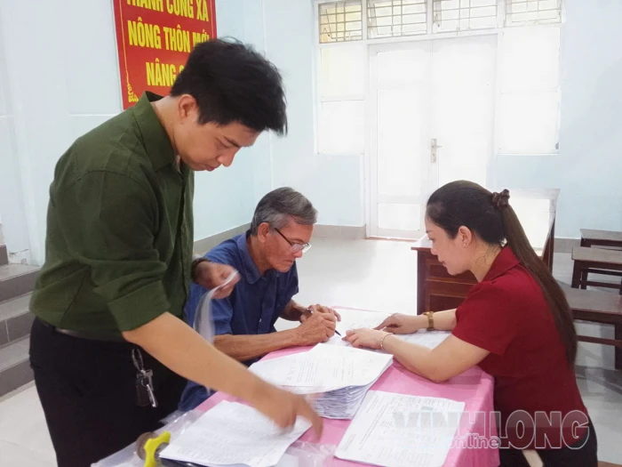 Xã Đồng Khởi công khai phương án bồi thường, hỗ trợ, tái định cư dự án tuyến đê ngăn mặn