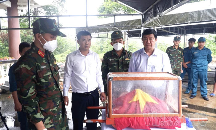 Lấy mẫu 138 hài cốt liệt sĩ chưa xác định được thông tin tại Nghĩa trang Liệt sĩ Thạnh Phú