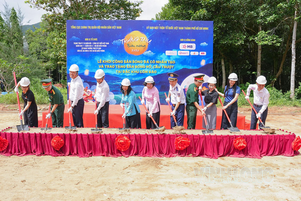 Khởi công sân bóng đá cỏ nhân tạo - công trình mang nghĩa tình đất liền hướng về Côn Đảo.