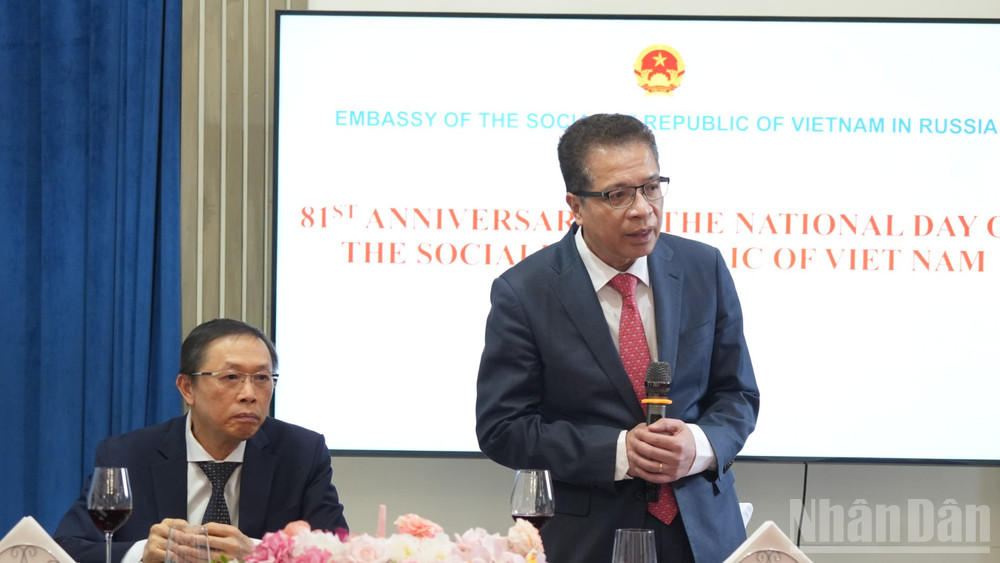 Đại sứ Đặng Minh Khôi phát biểu ý kiến. (Ảnh: THANH THỂ)
