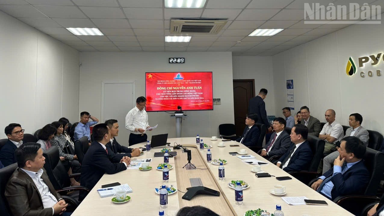 Đoàn đại biểu Tổng Liên đoàn Lao động Việt Nam đã đến thăm, động viên tập thể người lao động tại Liên doanh Rusvietpetro.
