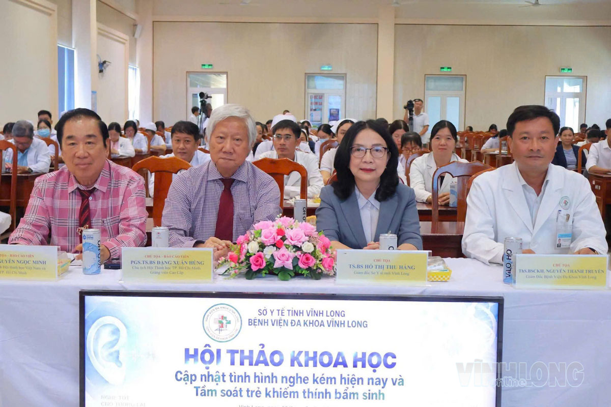 Các đại biểu tham dự hội thảo.
