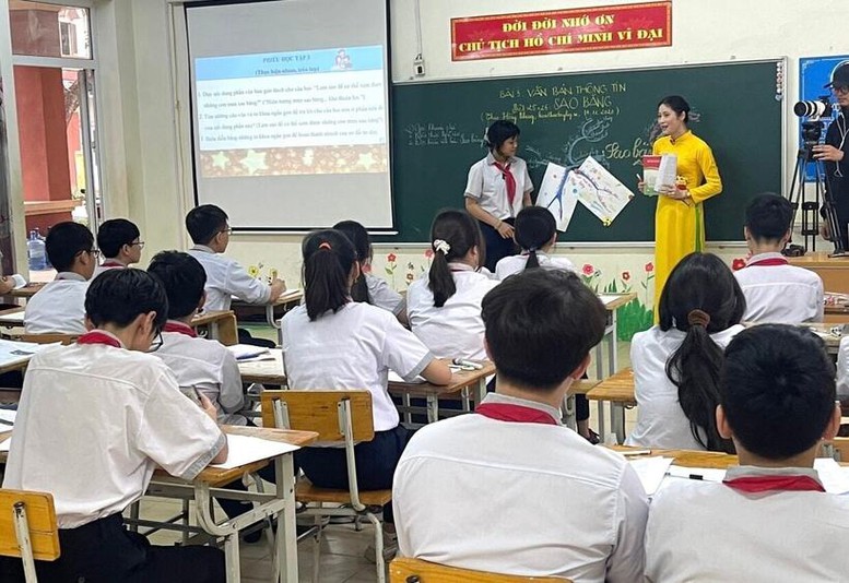 Nghị định quy định cụ thể các tiêu chuẩn công nhận đạt chuẩn giáo dục trung học cơ sở bắt buộc theo hai mức độ hoàn thành và nâng cao

