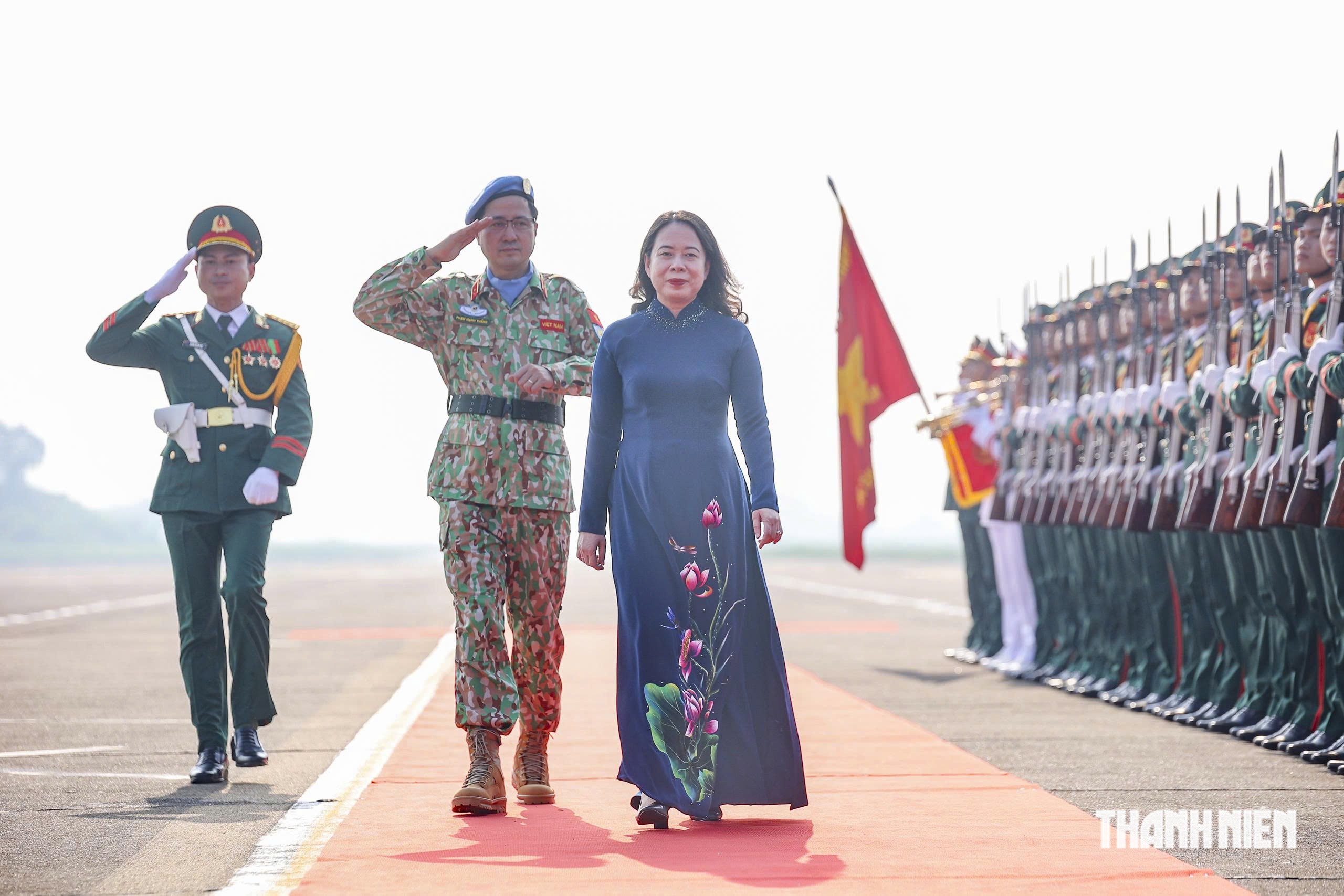 Phó chủ tịch nước Võ Thị Ánh Xuân duyệt Đội danh dự Quân đội nhân dân Việt Nam.

ẢNH: TUẤN MINH

