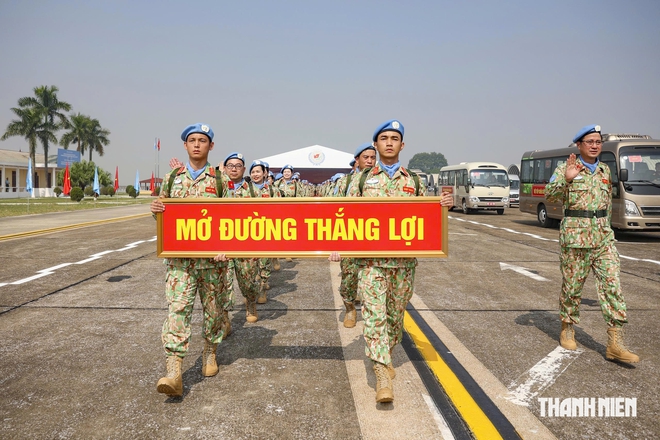 Các chiến sĩ lên đường làm nhiệm vụ.

ẢNH: TUẤN MINH

