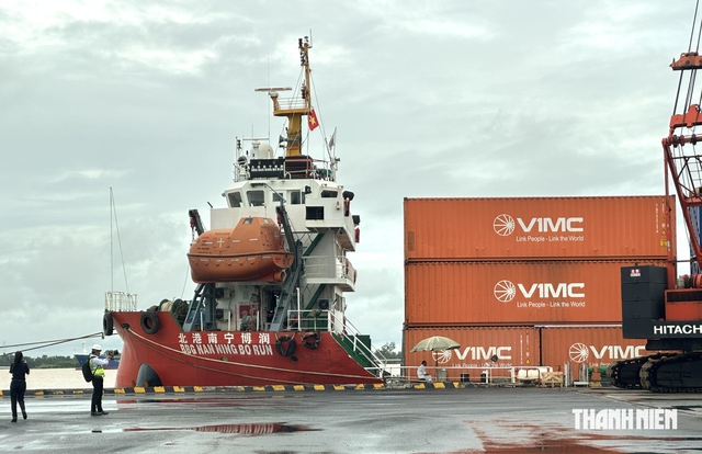 Chuyến tàu đầu tiên của tuyến vận tải container quốc tế sông biển trực tiếp qua kênh đào Bình Lục, từ cảng Nam Ninh (tỉnh Quảng Tây, Trung Quốc) về đến cảng Cần Thơ thuận lợi.

ẢNH: THANH DUY

