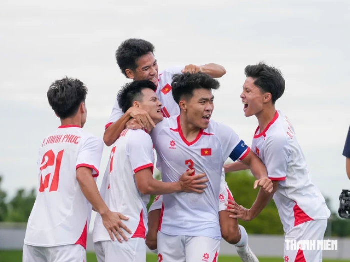 HLV U.23 Philippines thích Thanh Nhàn và Lê Phát, khen U.23 Việt Nam có nhiều 'Đình Bắc mới'