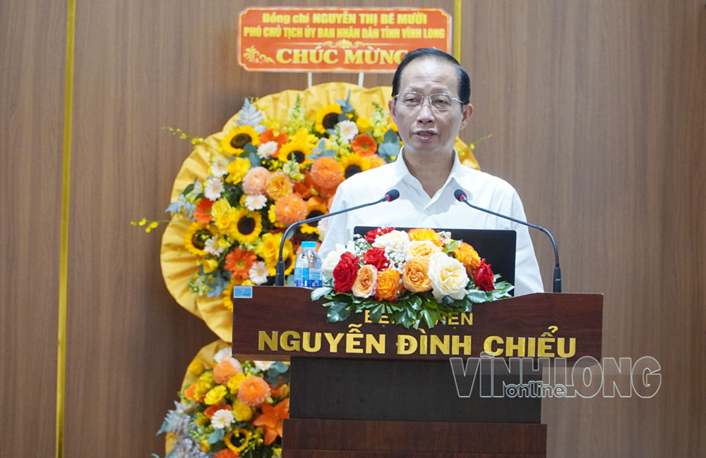Phó Chủ tịch UBND tỉnh Nguyễn Trúc Sơn phát biểu tại hội nghị.