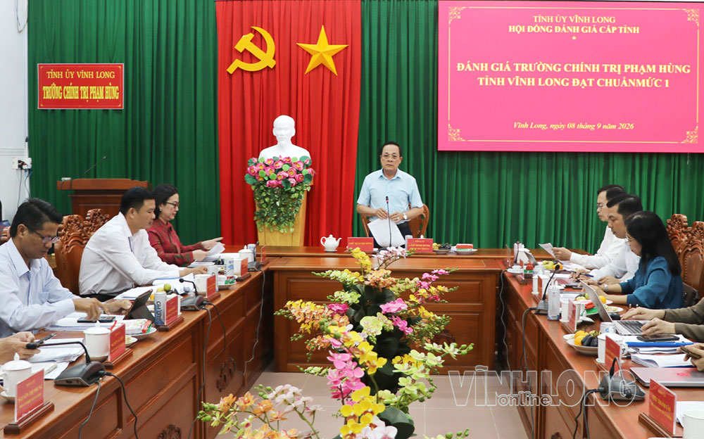 Đồng chí Lâm Minh Đằng- Phó Bí thư Tỉnh ủy, Chủ tịch Hội đồng đánh giá cấp tỉnh phát biểu tại cuộc họp.