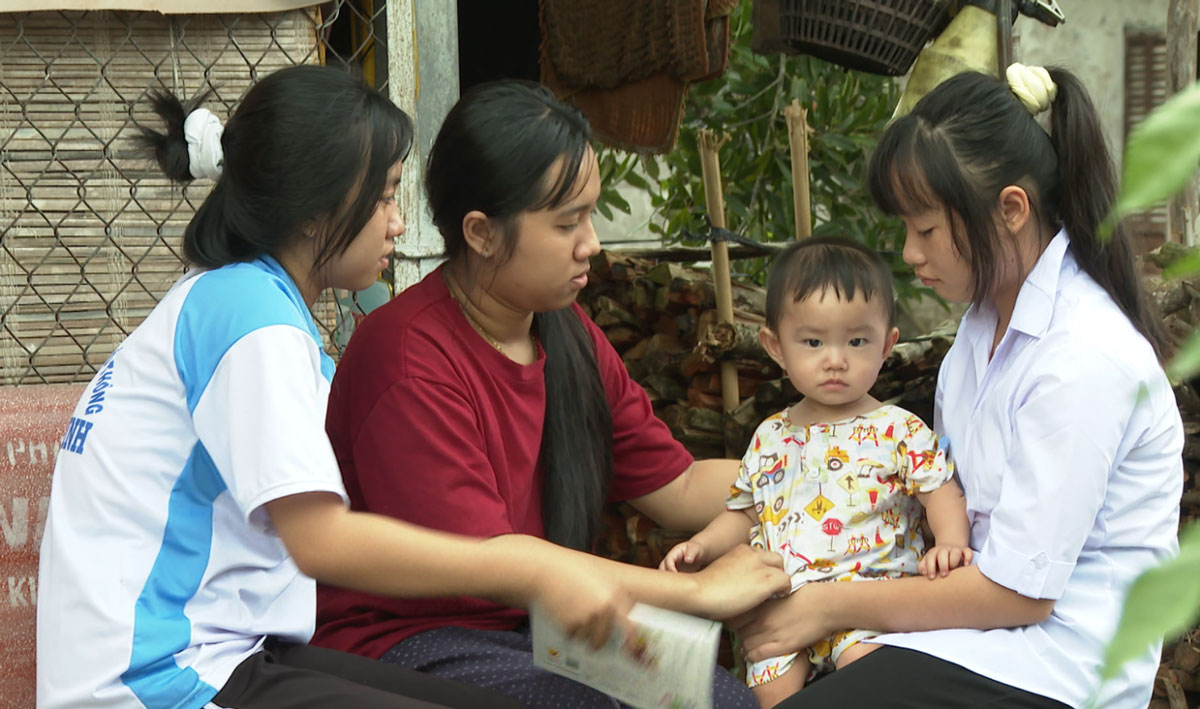 Các con của anh Phạm Hoàng Ca rất thương yêu nhau, đặc biệt là hai con gái lớn rất quý người cha tuy không có công sinh thành nhưng có ơn dưỡng dục.