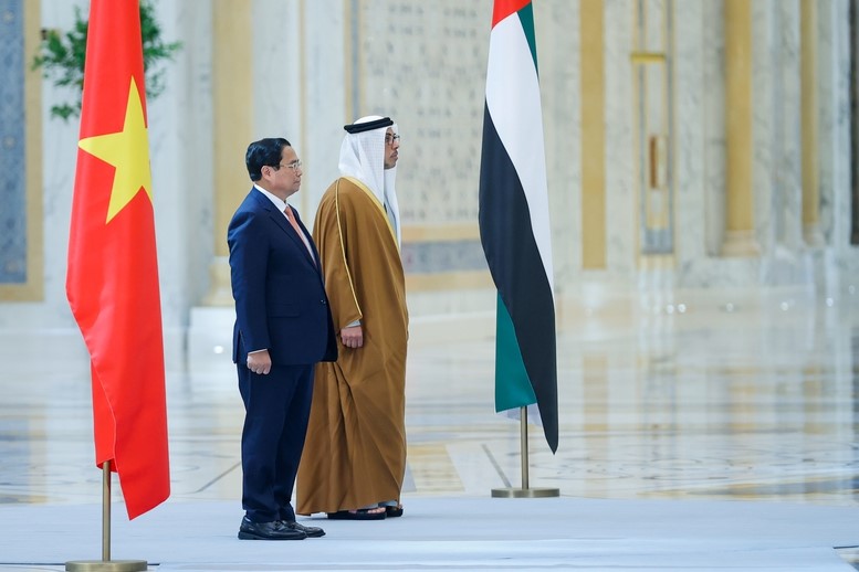 Phó Tổng thống UAE Sheikh Mansour Bin Zayed Al Nahyan chủ trì Lễ đón chính thức Thủ tướng Chính phủ Phạm Minh Chính - Ảnh: VGP/Nhật Bắc