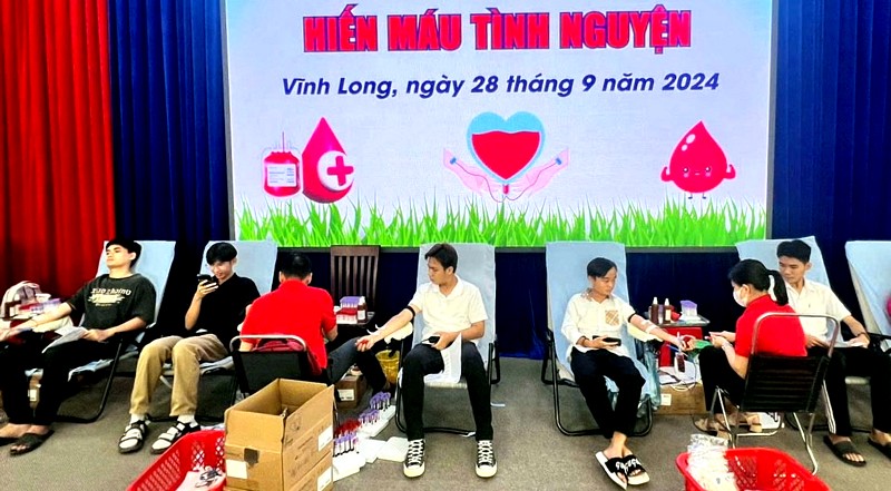 Hiến máu tình nguyện không chỉ góp phần mang lại sự sống cho bệnh nhân cần máu mà còn lan tỏa lối sống đẹp, có ích của bạn trẻ.