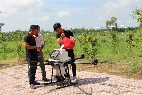 Sử dụng máy bay không người lái trong nông nghiệp đem lại nhiều lợi ích cho nông dân.