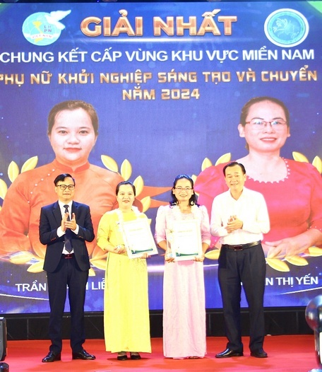 Chị Trần Thanh Liễu (thứ hai từ trái) đạt giải nhất Cuộc thi “Phụ nữ khởi nghiệp sáng tạo và chuyển đổi xanh” cấp vùng khu vực miền Nam năm 2024.

