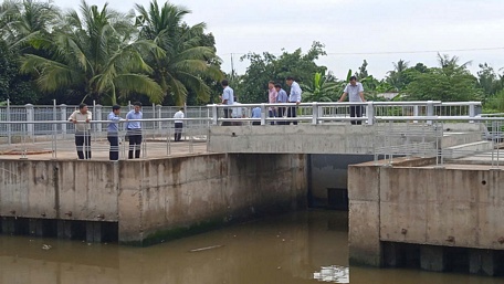 Cống Trà Sơn (xã Hựu Thành, huyện Trà Ôn) sau khi được đưa vào sử dụng.