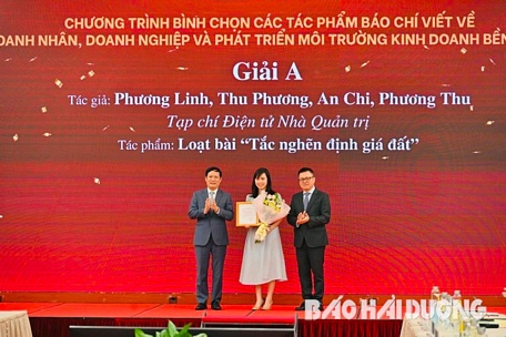 Trao giải Chương trình bình chọn các tác phẩm báo chí viết về doanh nhân, doanh nghiệp và phát triển môi trường kinh doanh bền vững.