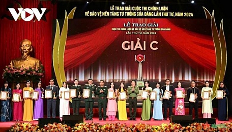 
Trao giai cho các tác giả đoạt giải C