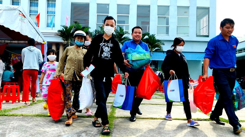 Đoàn viên thanh niên xung kích tham gia các hoạt động vì cộng đồng.