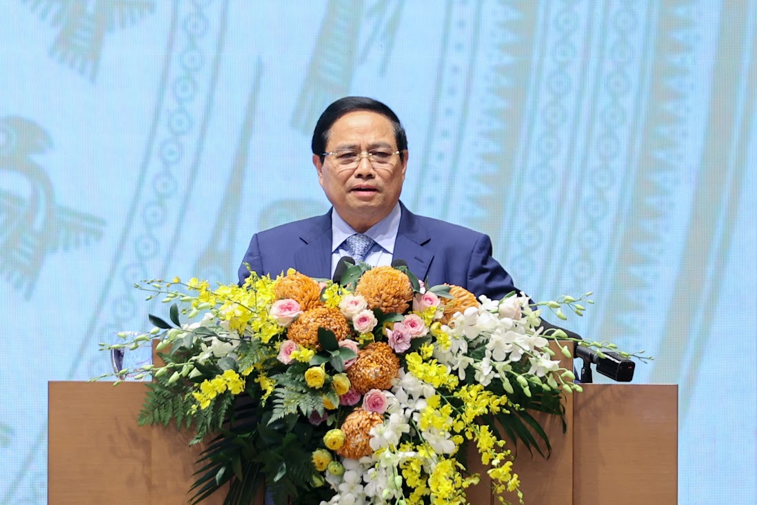 Thủ tướng đề nghị các đại biểu dự hội nghị chia sẻ tư duy, tầm nhìn hành động, với tinh thần doanh nhân là chiến sĩ, đâu cần, đâu khó có doanh nhân - Ảnh: VGP/Nhật Bắc

