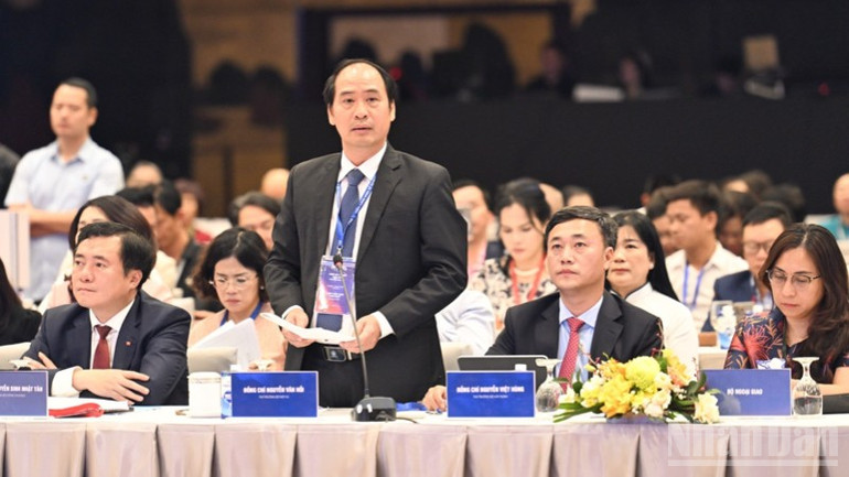 Lãnh đạo các bộ, ngành phát biểu ý kiến tại sự kiện. (Ảnh: TRẦN HẢI)
