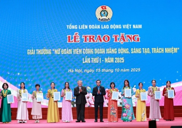 Trao tặng Giải thưởng "Nữ đoàn viên công đoàn năng động, sáng tạo, trách nhiệm" lần thứ I