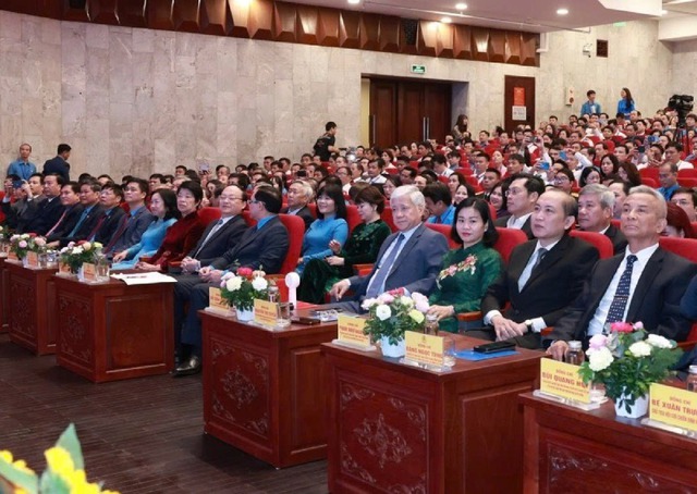Ông Đỗ Văn Chiến - Ủy viên Bộ Chính trị, Bí thư Trung ương Đảng, Bí thư Đảng ủy Mặt trận Tổ quốc (MTTQ), các đoàn thể Trung ương, Chủ tịch Ủy ban Trung ương MTTQ Việt Nam - cùng các đại biểu dự Đại hội thi đua yêu nước CNVC-LĐ lần thứ XI. Ảnh: Hải Nguyễn
