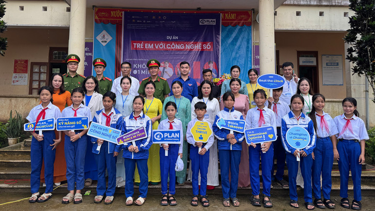 Hoạt động truyền thông “Cùng nhau an toàn trực tuyến” tại Quảng Trị. (Ảnh Plan International Việt Nam)