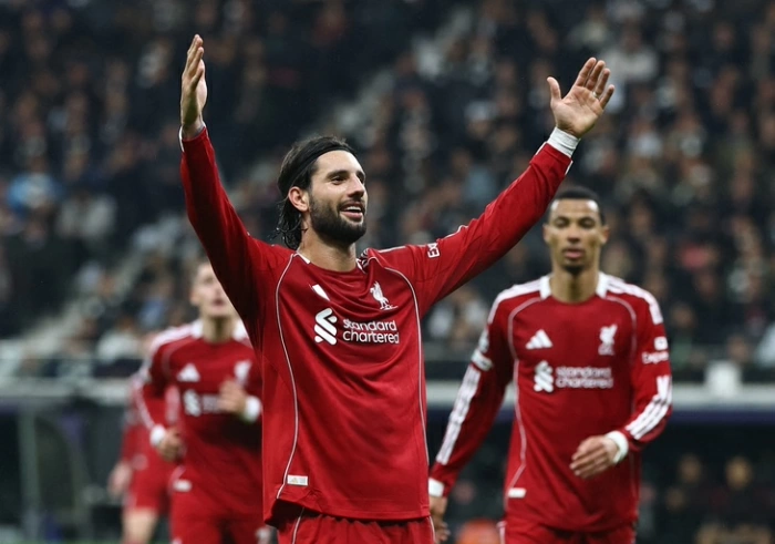 Gạt bỏ Salah, Liverpool thắng tưng bừng