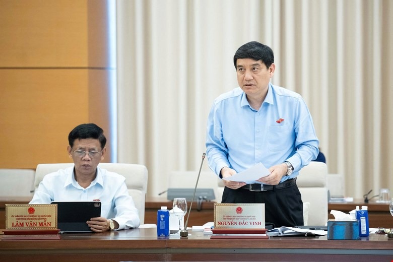 Chủ nhiệm Ủy ban Văn hóa và Xã hội Nguyễn Đắc Vinh: Có ý kiến cho rằng ngoài 6 cơ quan, cần cân nhắc bổ sung cơ quan báo chí truyền thông chủ lực đa phương tiện ở một số địa phương hoặc một số đơn vị đã xây dựng được uy tín, thương hiệu từ lâu, đã có vị trí nhất định trong hoạt động báo chí

