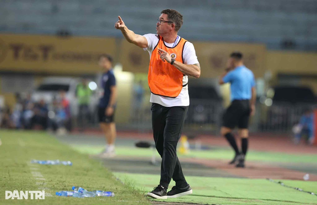 HLV Harry Kewell ra mắt Hà Nội FC (Ảnh: Mạnh Quân).