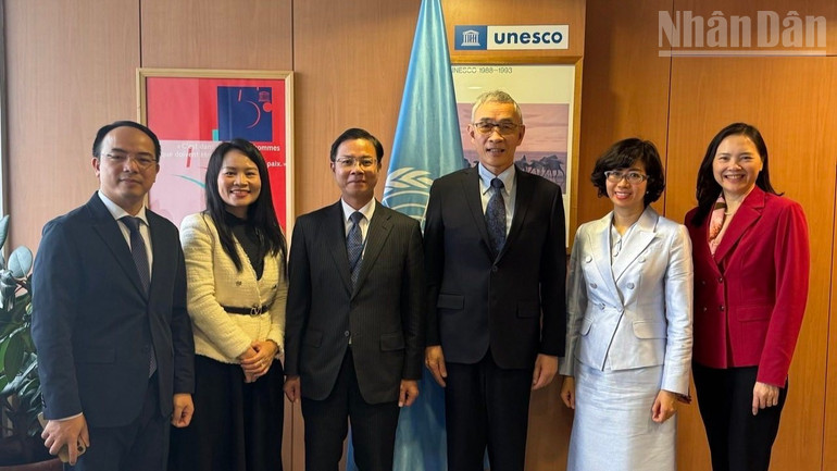 Thứ trưởng Ngô Lê Văn gặp Phó Tổng Giám đốc UNESCO Xing Qu.