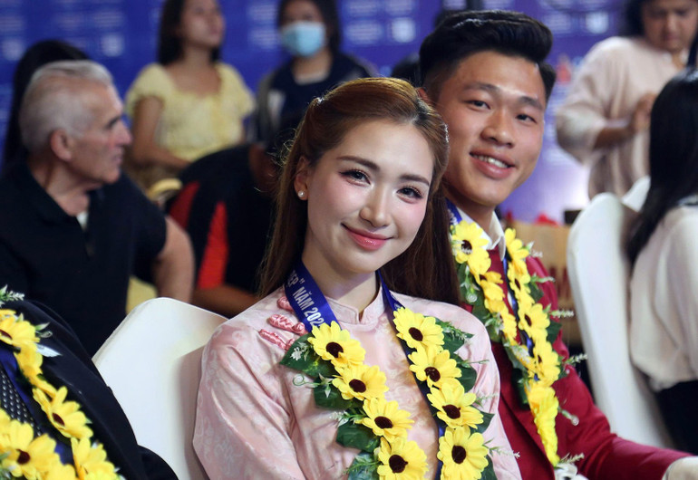 Ca sĩ Hòa Minzy có mặt tại Gala.