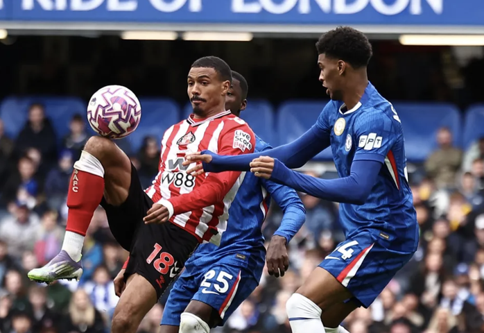 Wilson Isidor gỡ hòa cho Sunderland