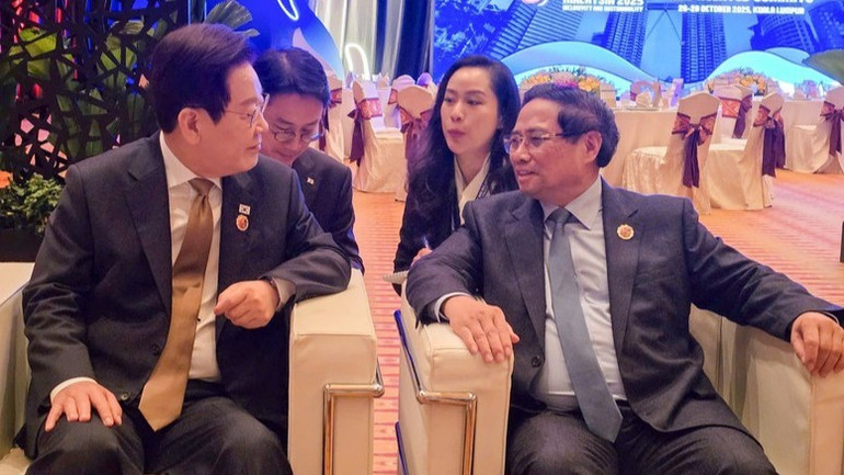 Thủ tướng Chính phủ Phạm Minh Chính gặp Tổng thống Indonesia Prabowo Subianto. ( Ảnh: Bộ Ngoại giao)