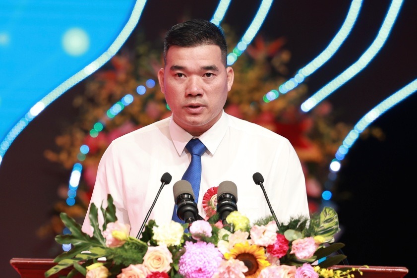 Anh hùng Lao động Phạm Tiến Duẩn tham luận. Ảnh: Hải Nguyễn