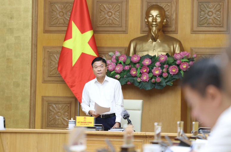 Phó Thủ tướng Lê Thành Long đánh giá, thời gian qua, các cơ quan đã tích cực chuẩn bị, tham mưu, báo cáo và trình cấp có thẩm quyền nhiều chủ trương, chính sách quan trọng - Ảnh: VGP/Đức Tuân
