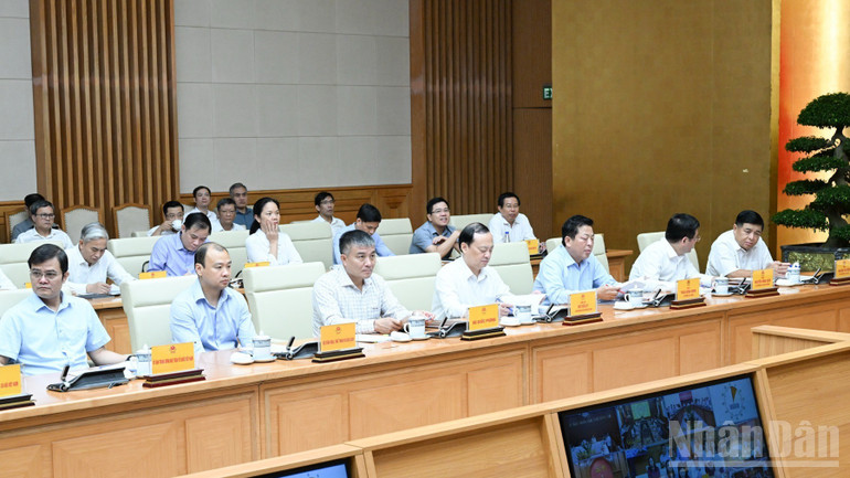 Các thành viên Chính phủ, lãnh đạo các bộ, ngành, cơ quan Trung ương tham dự hội nghị. (Ảnh: Trần Hải)